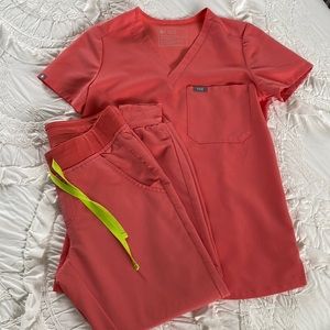 SOLD- Figs HOT CORAL 🪸 scrub set XXS/XSP